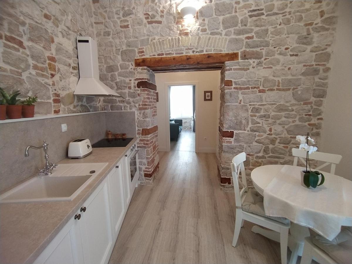 Apartment Antique Zadar - City Center Екстер'єр фото