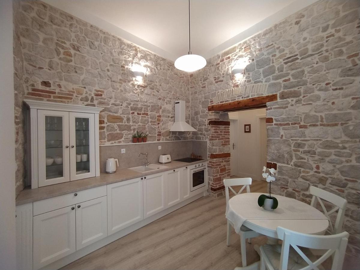 Apartment Antique Zadar - City Center Екстер'єр фото